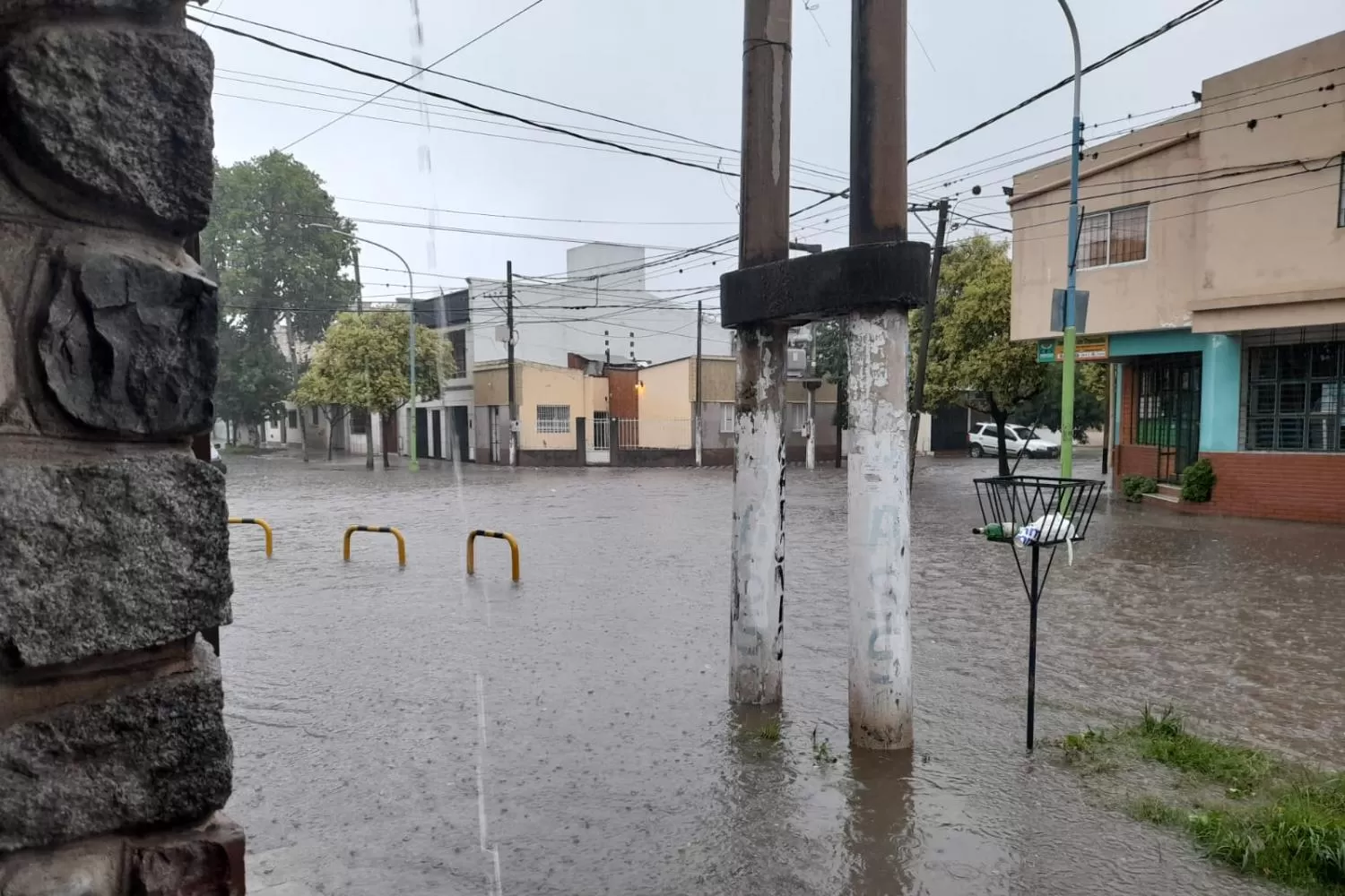 MUCHA AGUA. Muñecas y Uruguay, entre las tantas calles afectadas