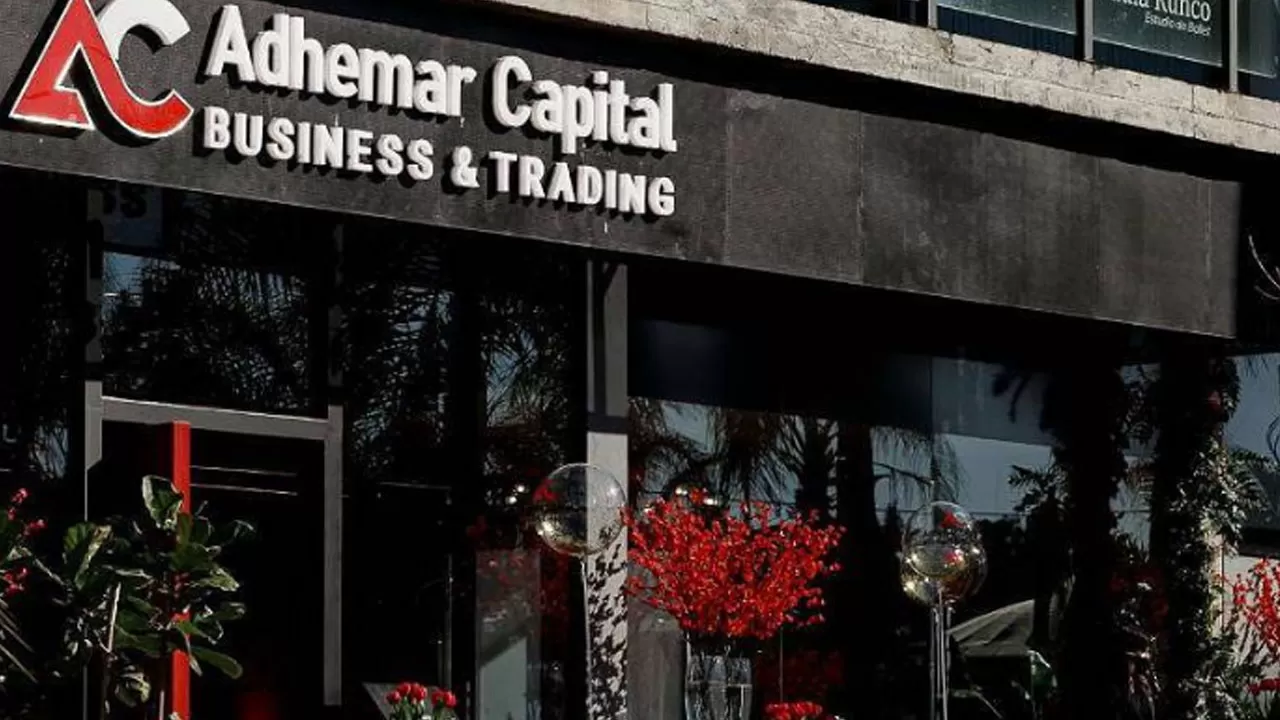 Adhemar Capital. Instagram