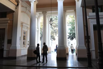 La Nación amplía becas para estudiantes universitarios