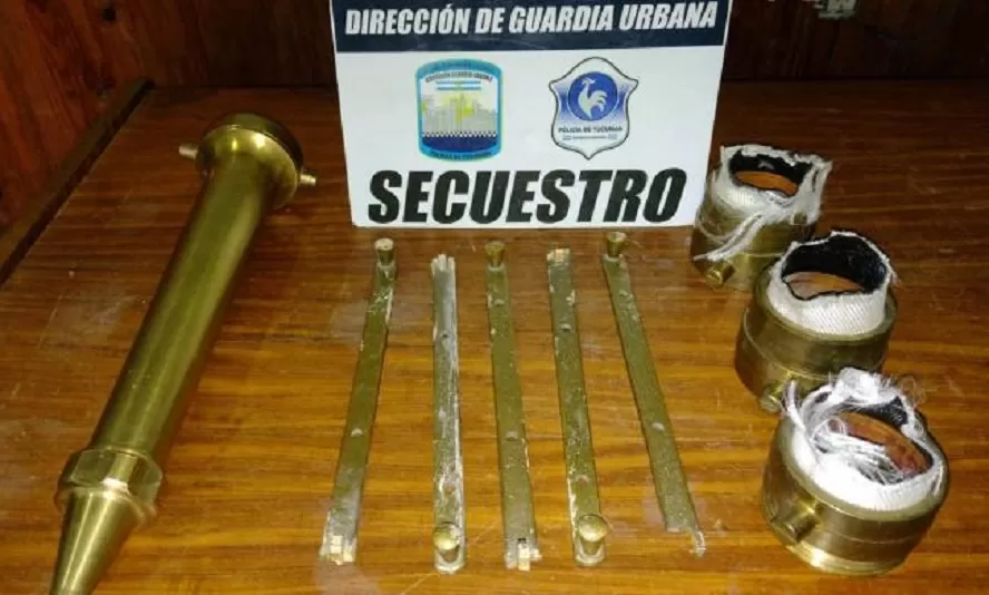 ELEMENTOS ROBADOS que tenía el detenido entre sus pertenencias. 