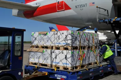 Covid-19: llegaron al país más de 800.000 vacunas de Pfizer