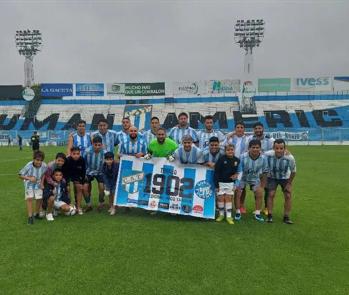 NO PUDO SER. “Gigante de AmeriCAT” llegó a la final, pero se quedó con las ganas de festejar. Fotos de @florpe1902