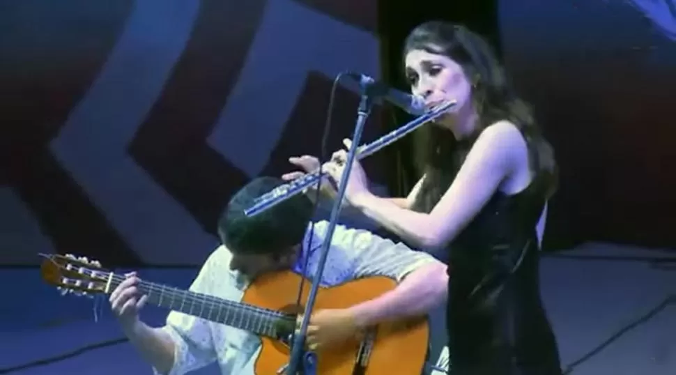 ARTISTAS. Laura Molinas en el escenario del Festival de Folclore Cosquín captura de video 