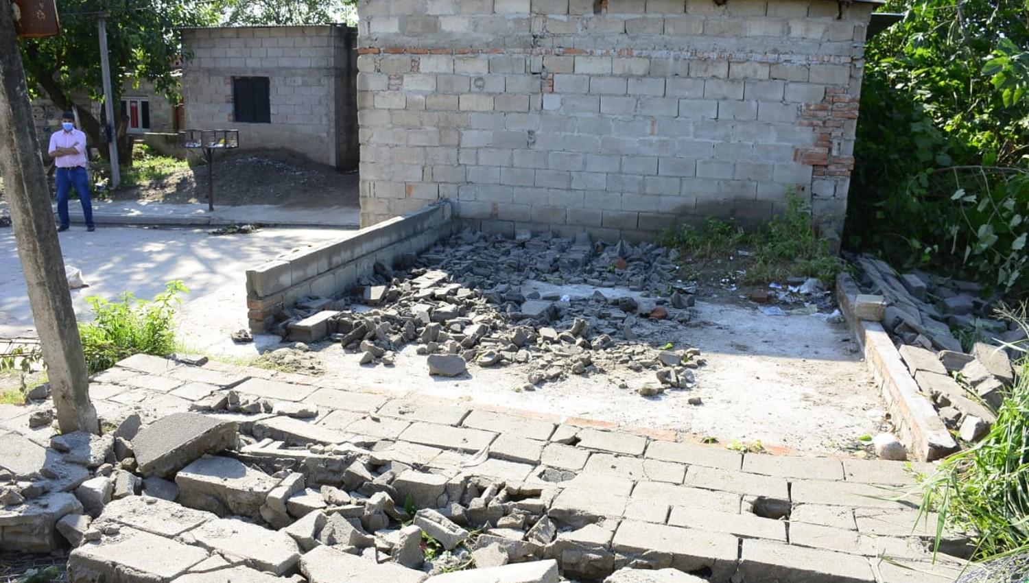 EN LOS TECHOS Y PAREDES. Las viviendas afectadas por el tornado en Concepción sufrieron daños estructurales.