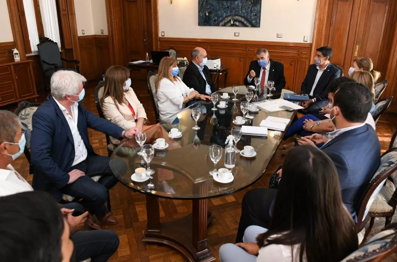 EN CASA DE GOBIERNO. Jaldo encabeza la reunión con funcionarios provinciales y municipales. Foto: Prensa Gobernación