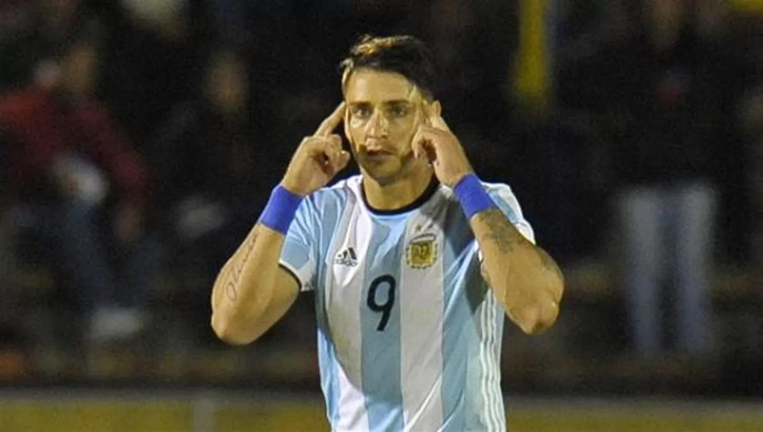 INOLVIDABLE. Fernando Zampedri anotó el gol en Quito y fue el primero en partir dejando una montaña de dólares.