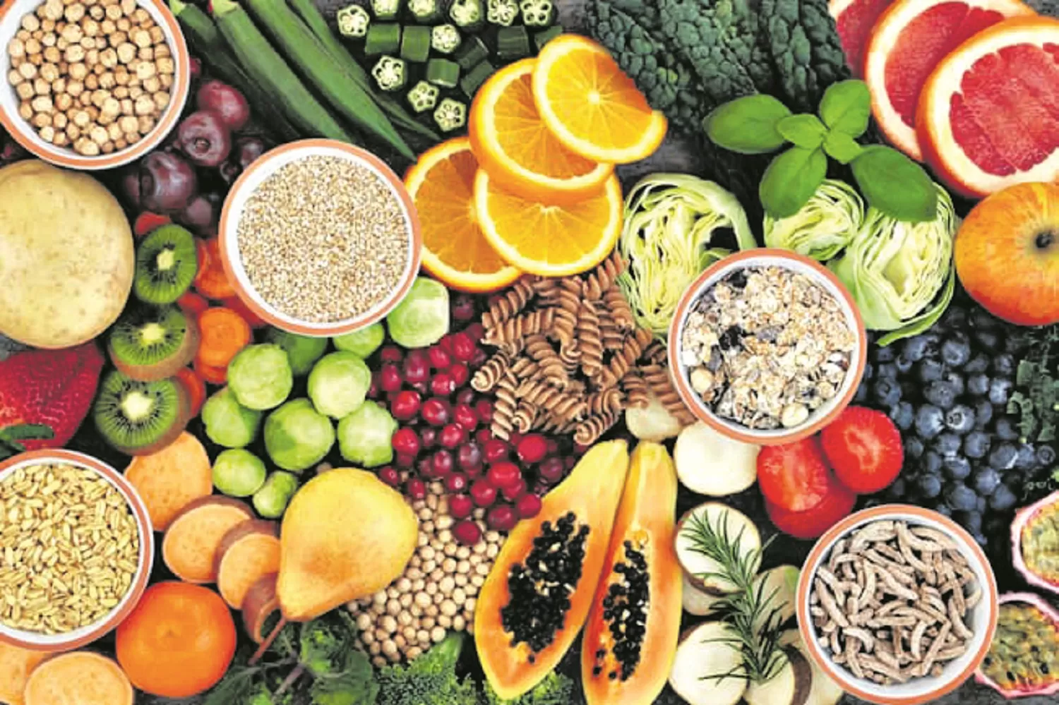 LA VERDADERA CLAVE. Una vida saludable depende del equilibrio en la distribución de nutrientes, y del resto de nuestros hábitos, como la actividad física.