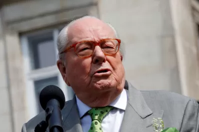 Francia: el líder ultraderechista Jean-Marie Le Pen fue internado tras sufrir un ACV