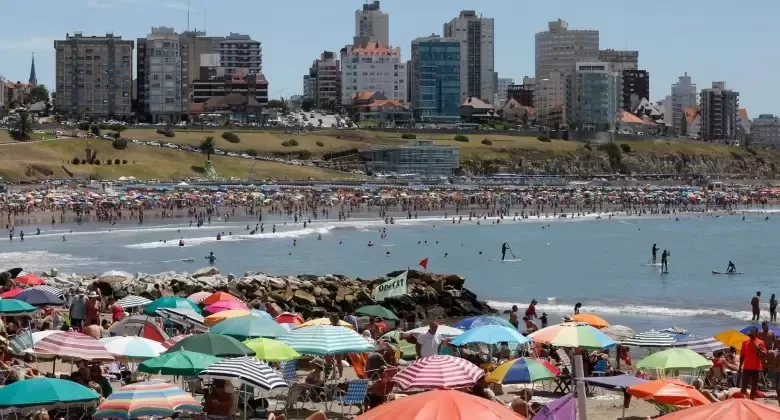 SOL Y PLAYA. La costa atlántica fue el destino preferido por la mayoría. 