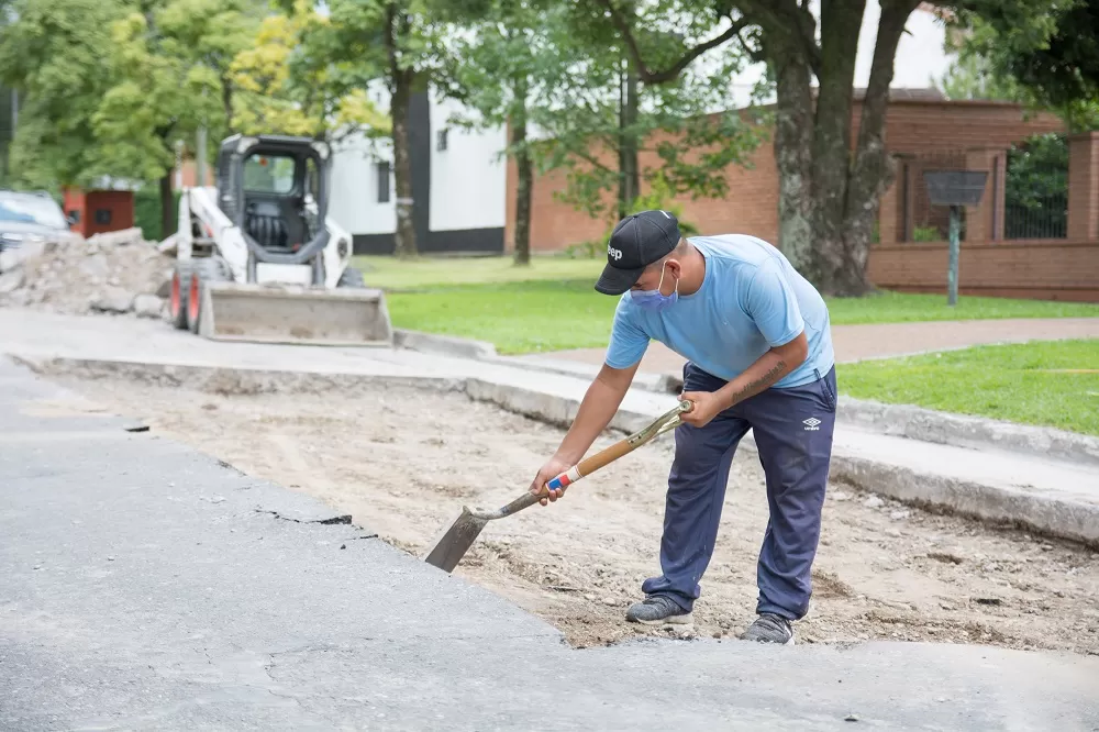 OBRAS DE PAVIMENTACIÓN. En calle Cariola, Yerba Buena. Foto: Prensa Municipalidad de YB