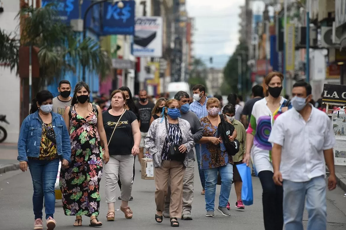 COMO EVITAR EL CONTACTO. En muchos casos, ante un caso positivo en el grupo familiar, se vuelve muy difícil el aislamiento entre los miembros del grupo. LA GACETA