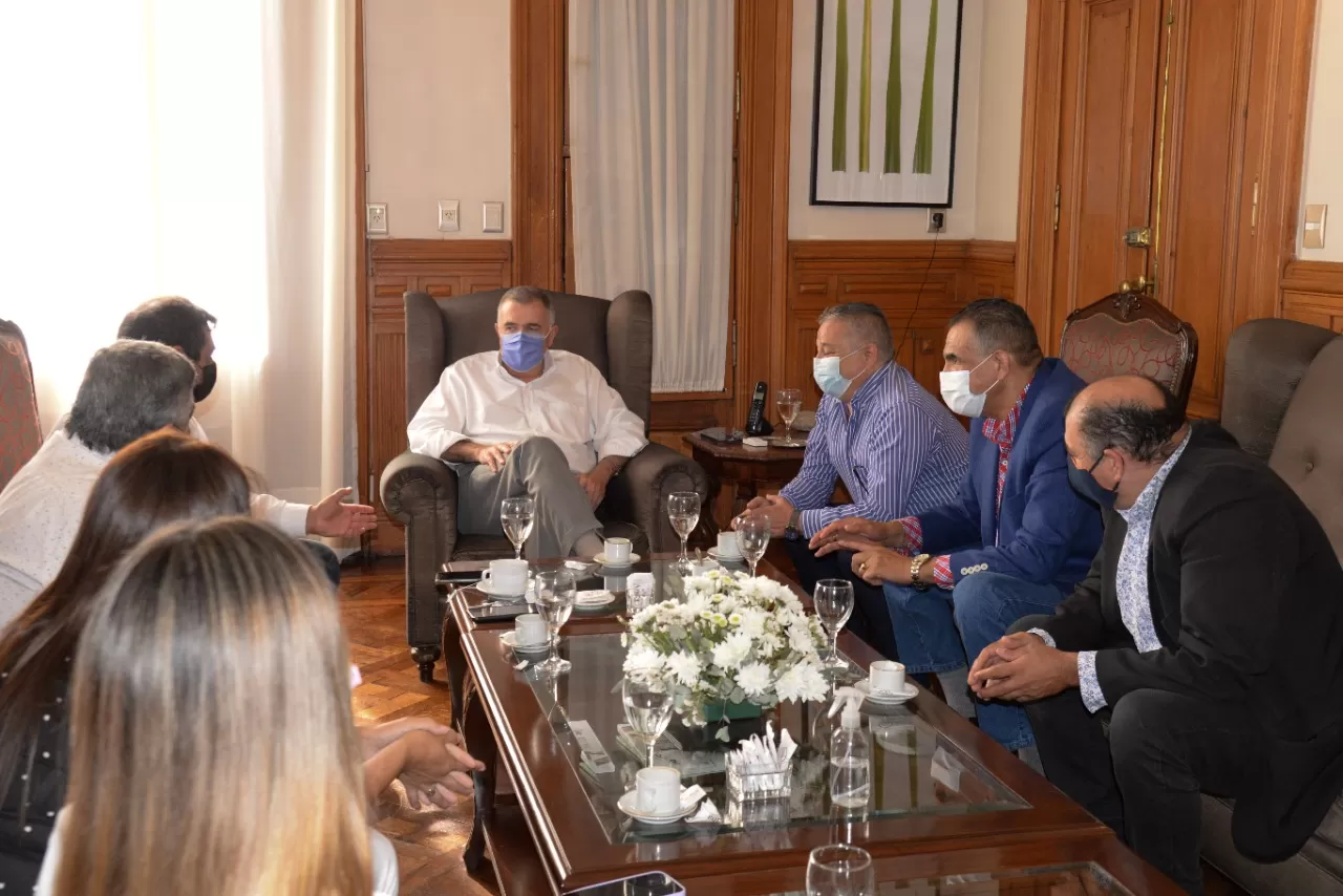 EN CASA DE GOBIERNO. Jaldo recibió a los dirigentes de Famaillá. Foto: Prensa Gobernación