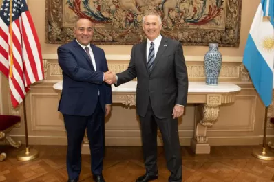 Tras los polémicos dichos de Alberto contra EEUU, Manzur se reunió con el embajador de ese país