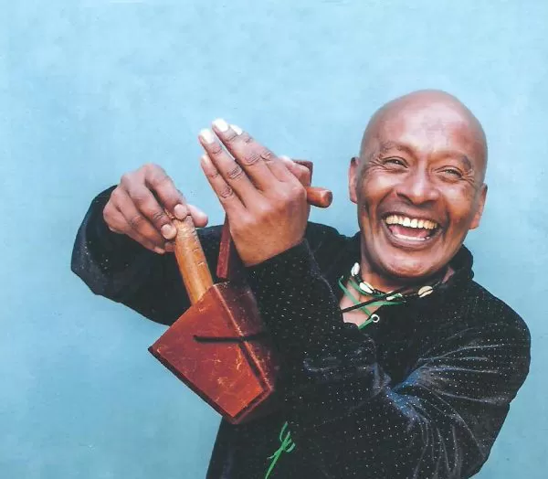 SHOWS VARIADOS. Marcos Esqueche lleva su unipersonal de música y percusión típica afro. prensa Marco Esqueche