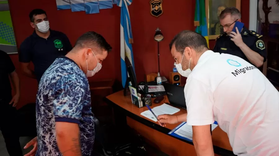 El momento en el que El Paisa era notificado sobre la medida.