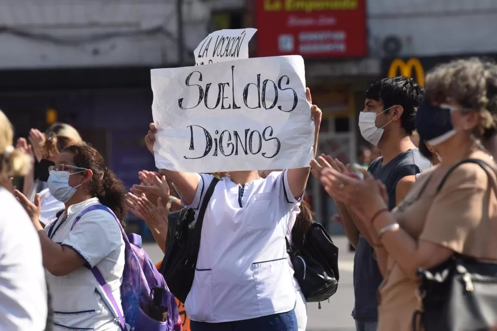 TERCERA MARCHA DE 2022. Los trabajadores del área de la Salud fueron a Casa de Gobierno.  