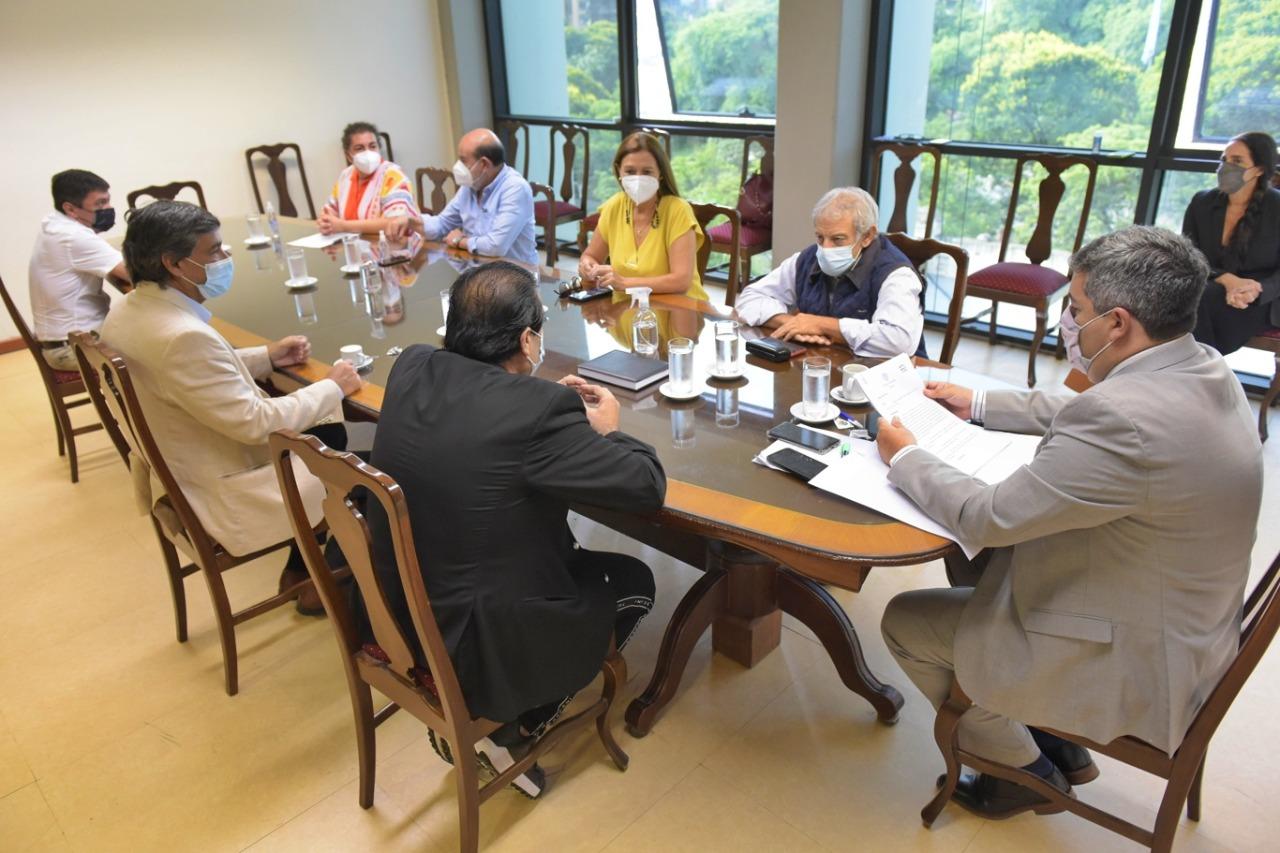 EN REUNIÓN. Los legisladores de la comisión de Juicio Político, con la presidencia de Ferrazzano. Foto: Prensa HLT