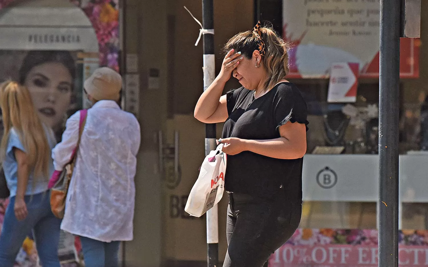 DEFINICION. Para que se considere ola de calor, deben haber tres días con temperaturas mínimas de 22°C y máximas de 40°C. ARCHIVO LA GACETA