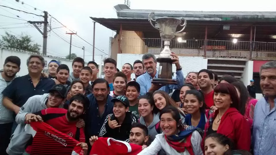 UN ÍDOLO DE MONTEROS. Hugo Conte logró una conexión única con los “monterizos”; así escribió una historia épica dentro del voley provincial. FOTOS michelin Andújar