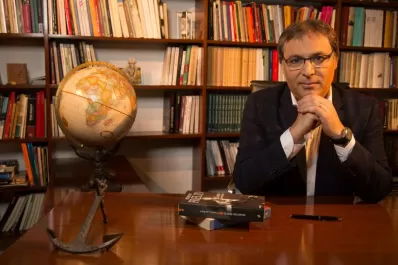 Mirá la entrevista con Gabriel Rolón antes de su presentación en Tucumán