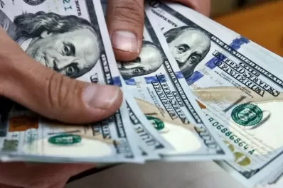 El dólar blue vuelve a bajar y se negocia en $214 en la City tucumana