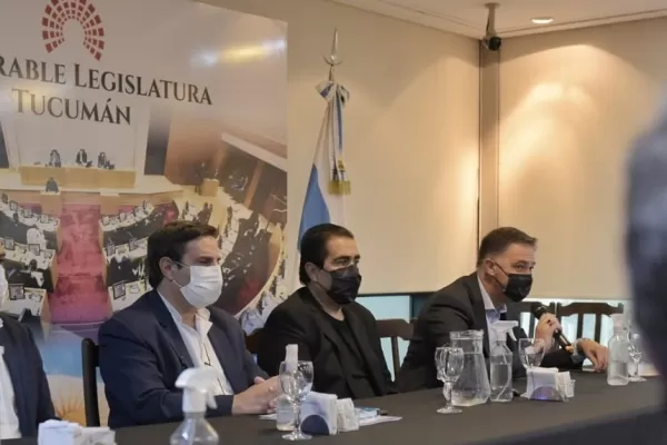 Apuntamos a la tercera dosis: Medina Ruiz fundamentó la prórroga del pase sanitario en Tucumán