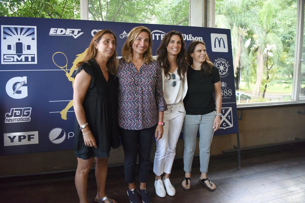 DE NUEVO. Como en 1995, Labat, Paz, Sabatini y Gorrochategui volvieron a estar juntas en el mismo club.   