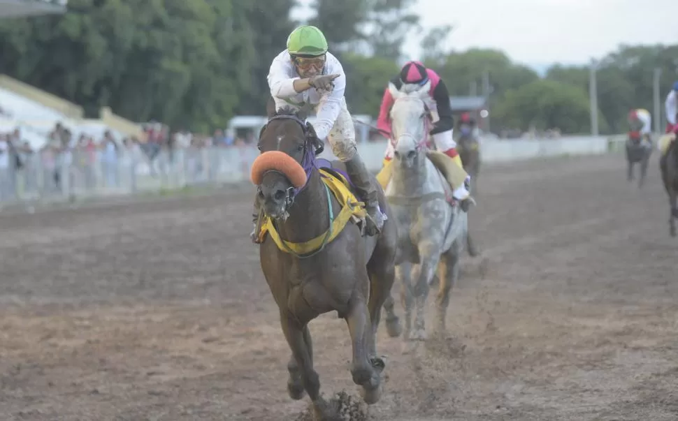 NOTABLE IMPRESIÓN. Sarfo contó con la excelente conducción de Pablo Alarcón para ganar el especial “Apertura”.  
