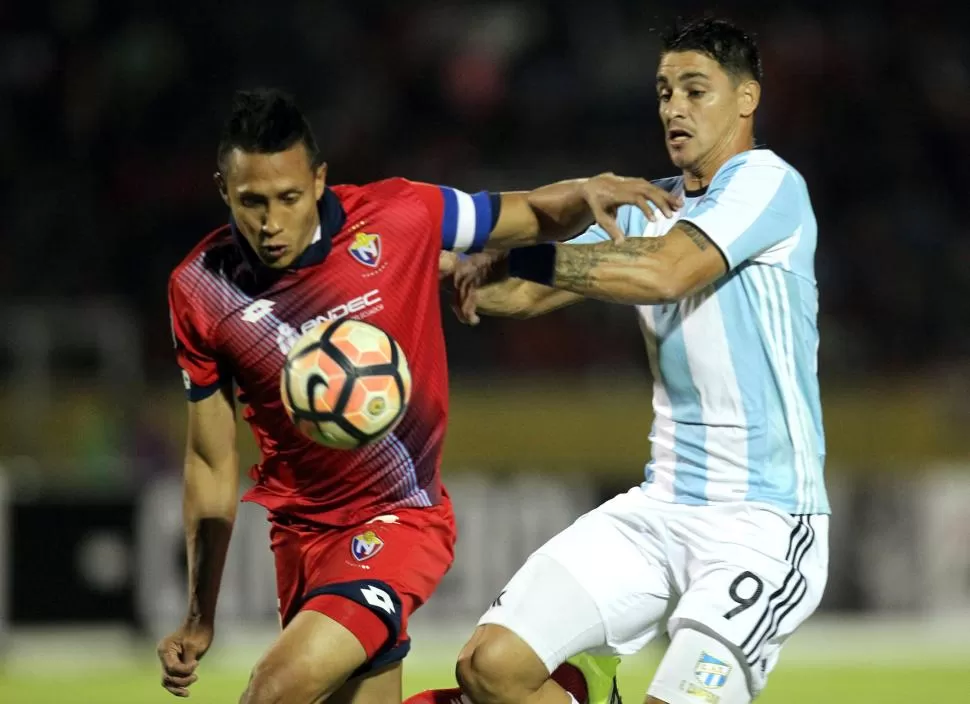 GOLEADOR. Zampedri firmó uno de los goles más épicos de la historia del club. 