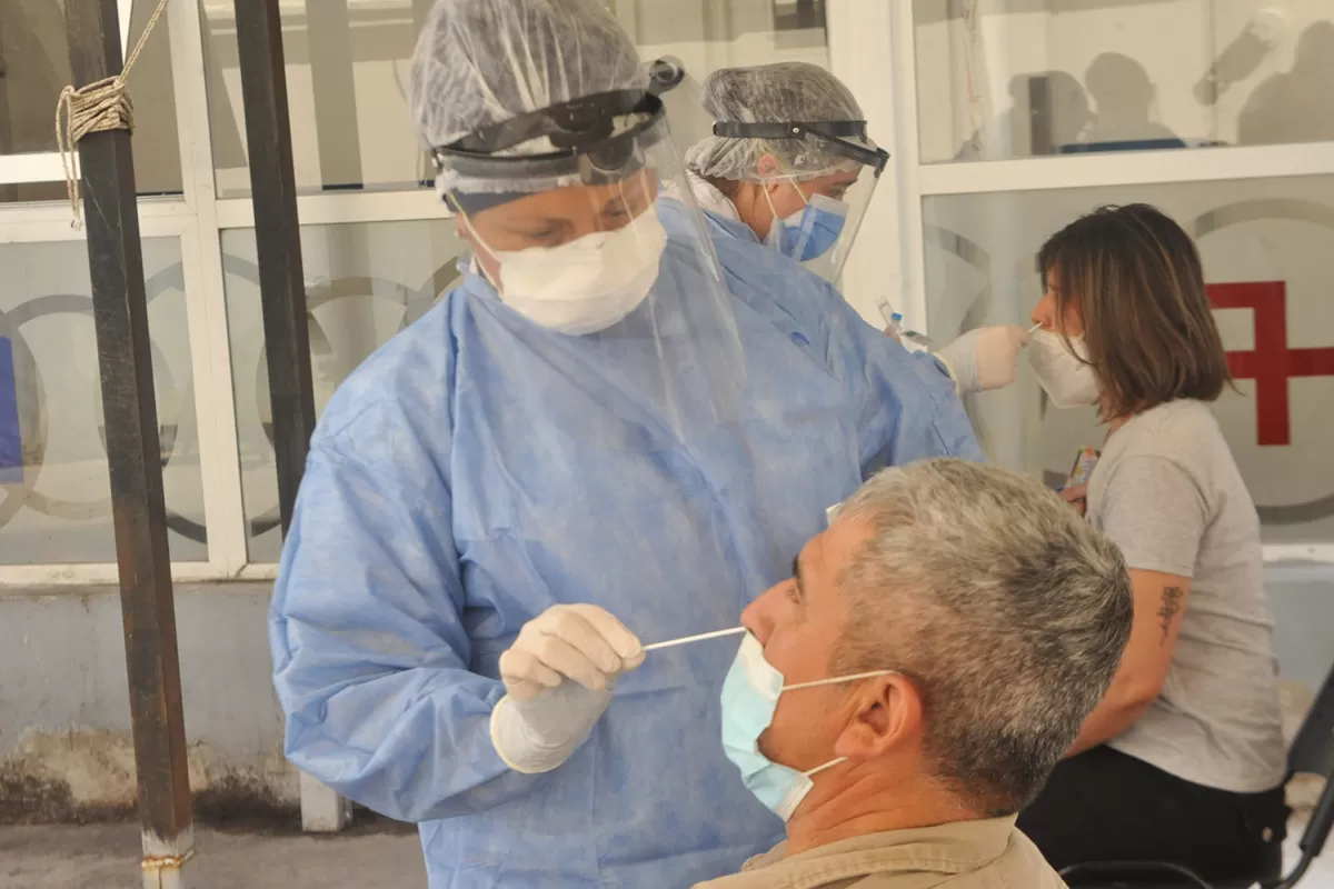 Covid-19: murieron ocho personas y hubo 749 nuevos casos en Tucumán