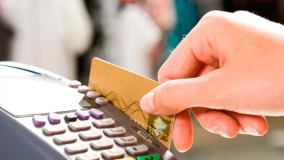 Tarjetas de crédito estancadas: enero marcó un fuerte retroceso en las operaciones