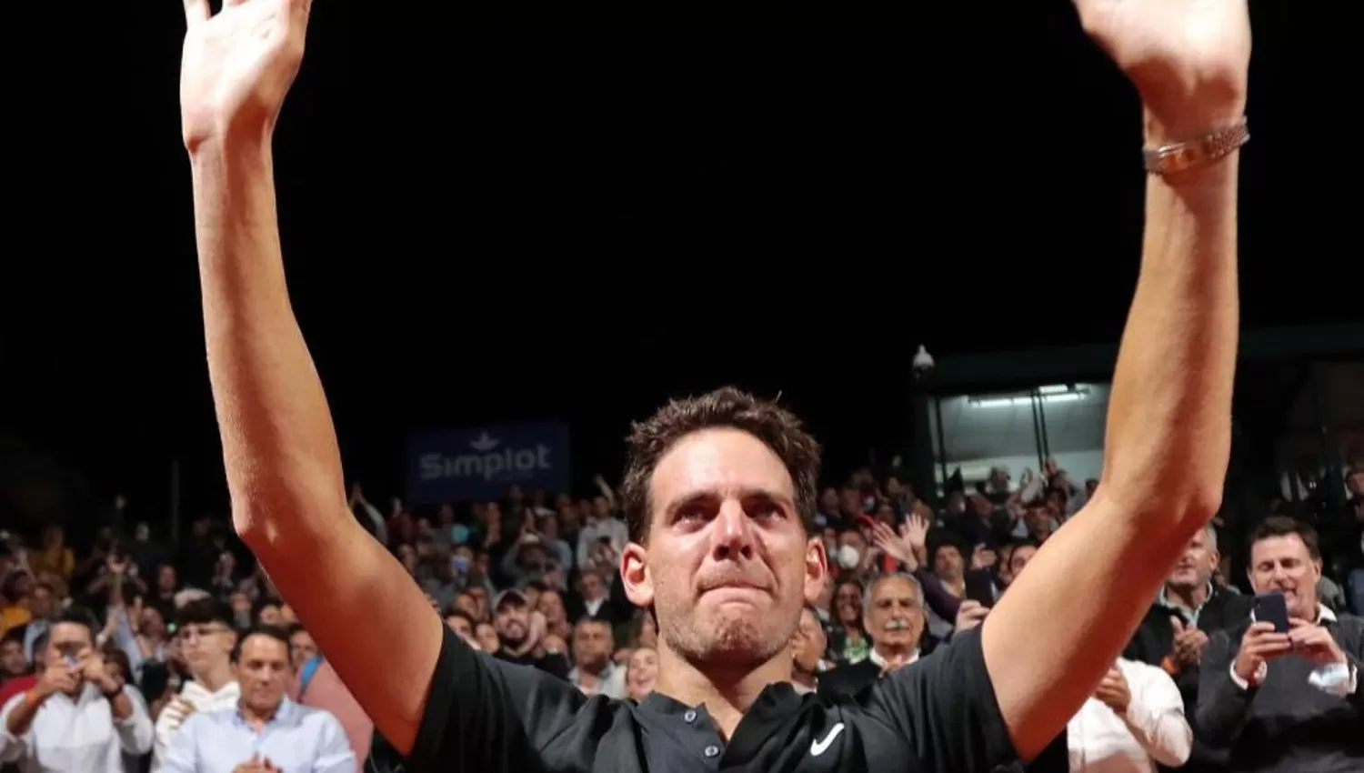 CONMOVIDO. Desde el último game del partido, Del Potro lloró hasta que se retiró de la cancha.  