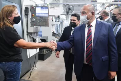 Manzur consideró que se abre una perspectiva para la industrialización del país