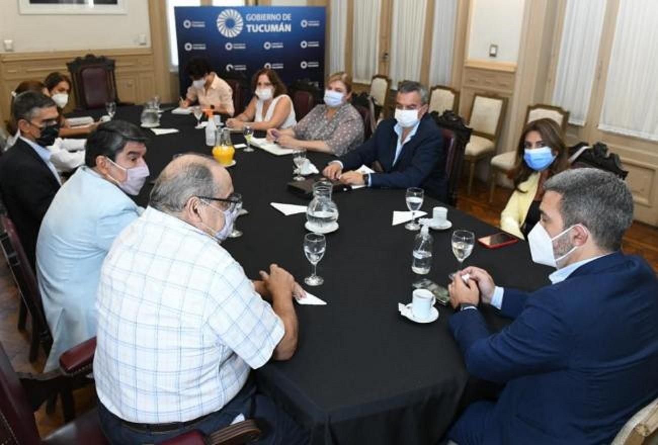 REUNIÓN DE GABINETE. Los funcionarios analizaron los temas claves relacionados a la vuelta a las aulas. Foto: Comunicación Pública