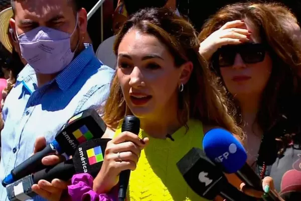 Thelma Fardín encabezó el reclamo de Actrices Argentinas frente al Consulado de Brasil