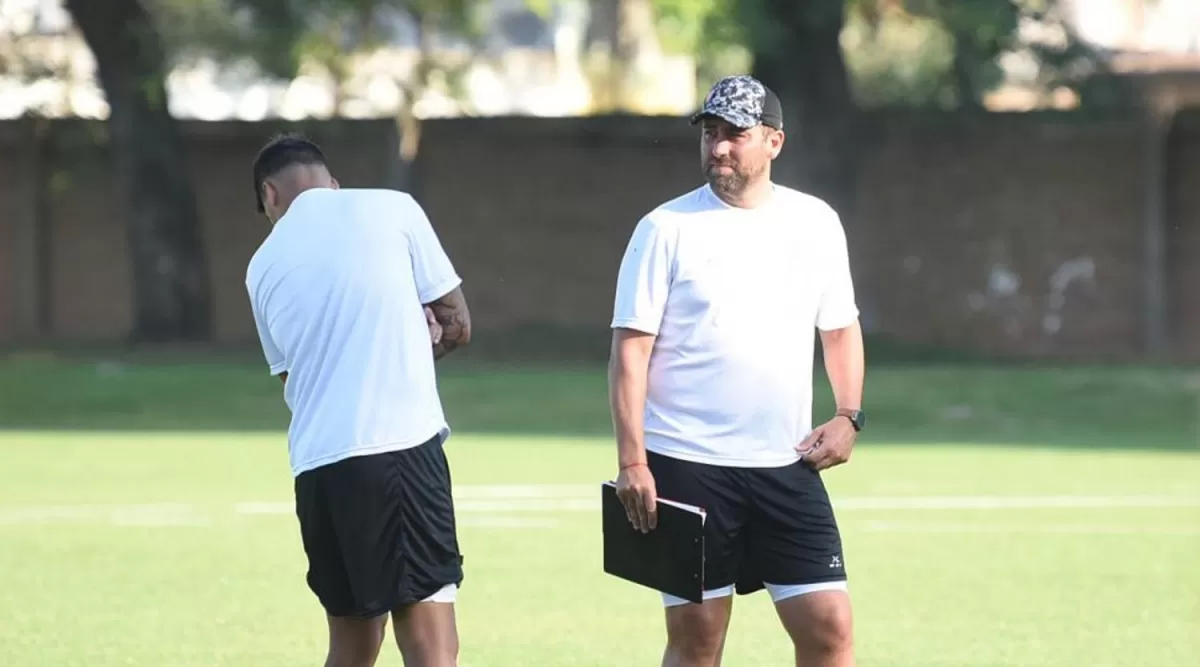 ENFOCADO. Sin perder la esperanza de algún último refuerzo, De Muner empieza a perfilar el equipo titular, antes de viajar. 