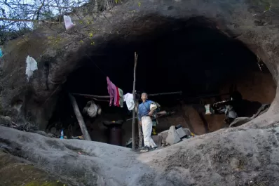 Filman un documental sobre el hombre de la cueva en San Pedro de Colalao