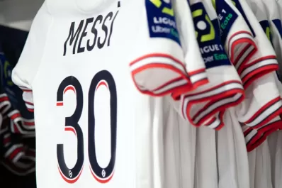 Video: Messi presentó la nueva camiseta del PSG inspirada en Michael Jordan