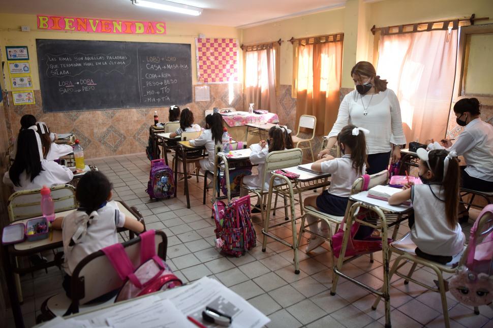 CON SEGURIDAD. El barbijo y la ventilación cruzada en las aulas serán medidas de prevención en las aulas. 