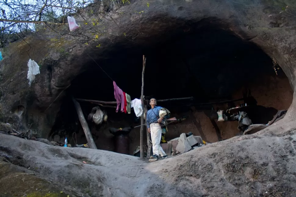 Pedro Luca Mamaní, en su cueva.