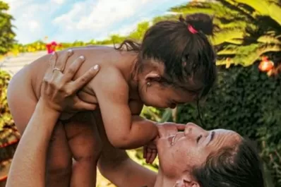 No me sale: Un padre abandonó a su hija por WhatsApp y causó furia