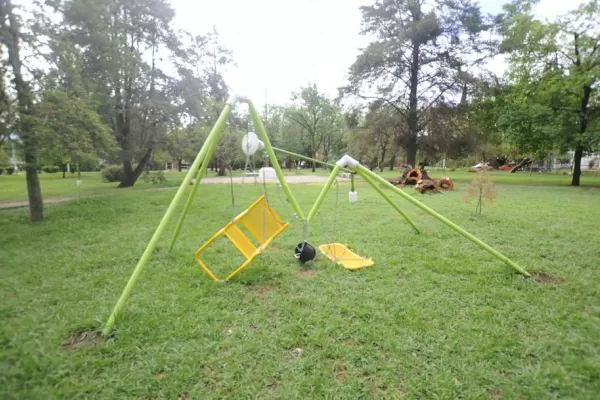 El vandalismo, moneda corriente en los espacios públicos, es un dolor de cabeza para el municipio