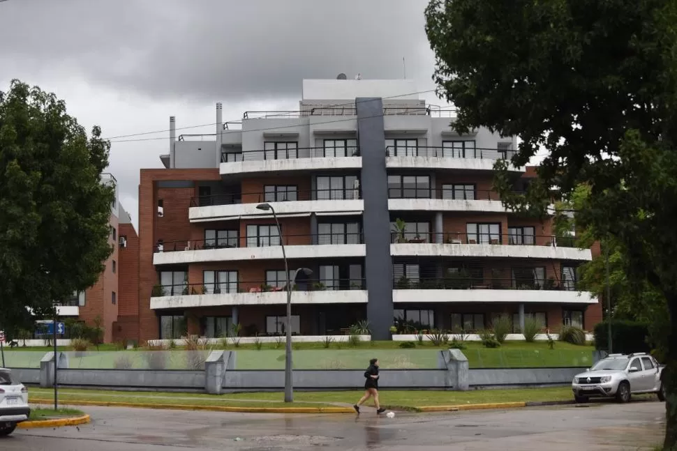 TERRAZAS PARK. El primer complejo de departamentos de alta gama que se alzó en Yerba Buena. Modelo para muchos desarrollos posteriores. LA GACETA / FOTOS DE ANALÍA JARAMILLO