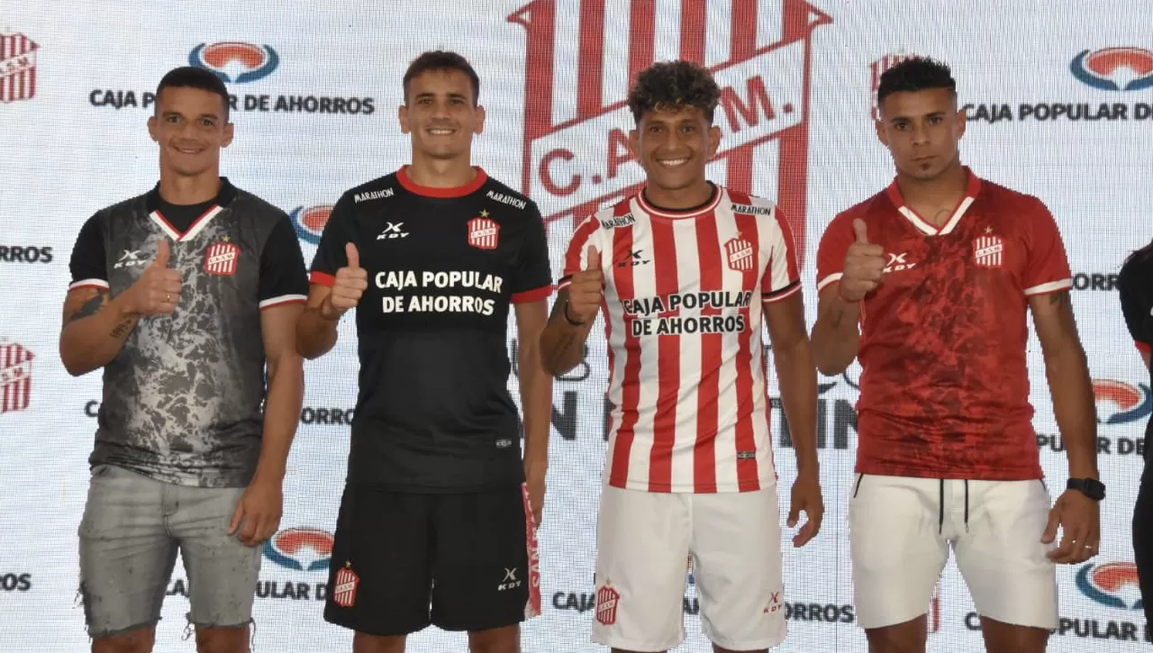 EN CIUDADELA. San Martín presentó su nueva camiseta.