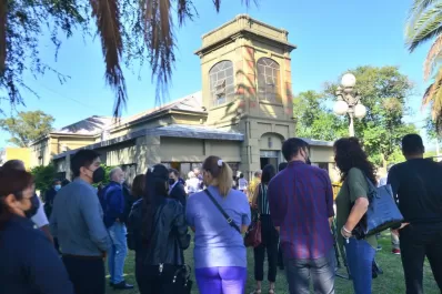 Con dolor, vecinos y dirigentes despidieron los restos del Gato Romero