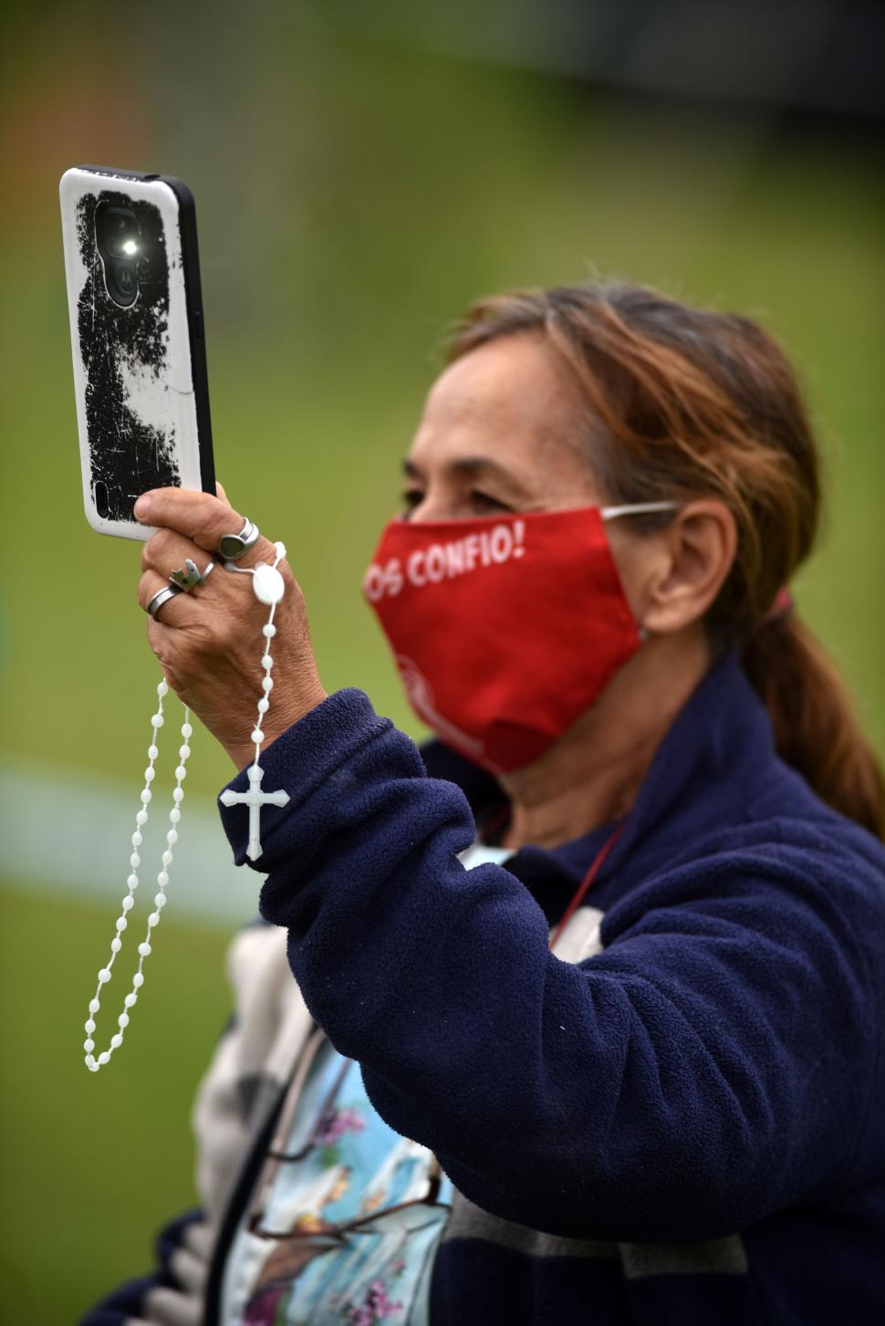 FIELES. Una foto vale más que mil palabras y nadie quiso perderse ni un instante de la   ceremonia.