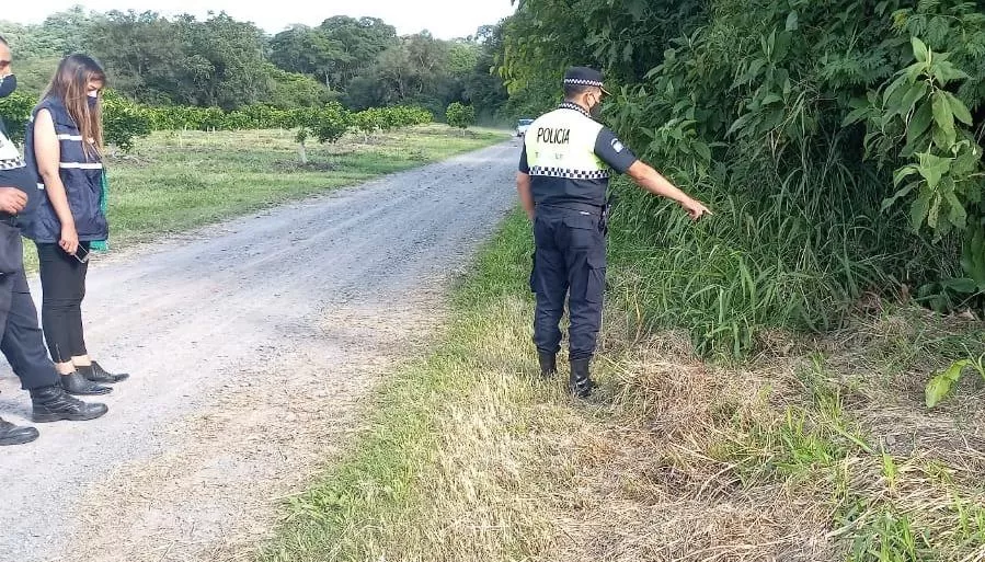 RECORRIDO. Después del sábado, los agentes revisaron la zona en busca del agresor.  