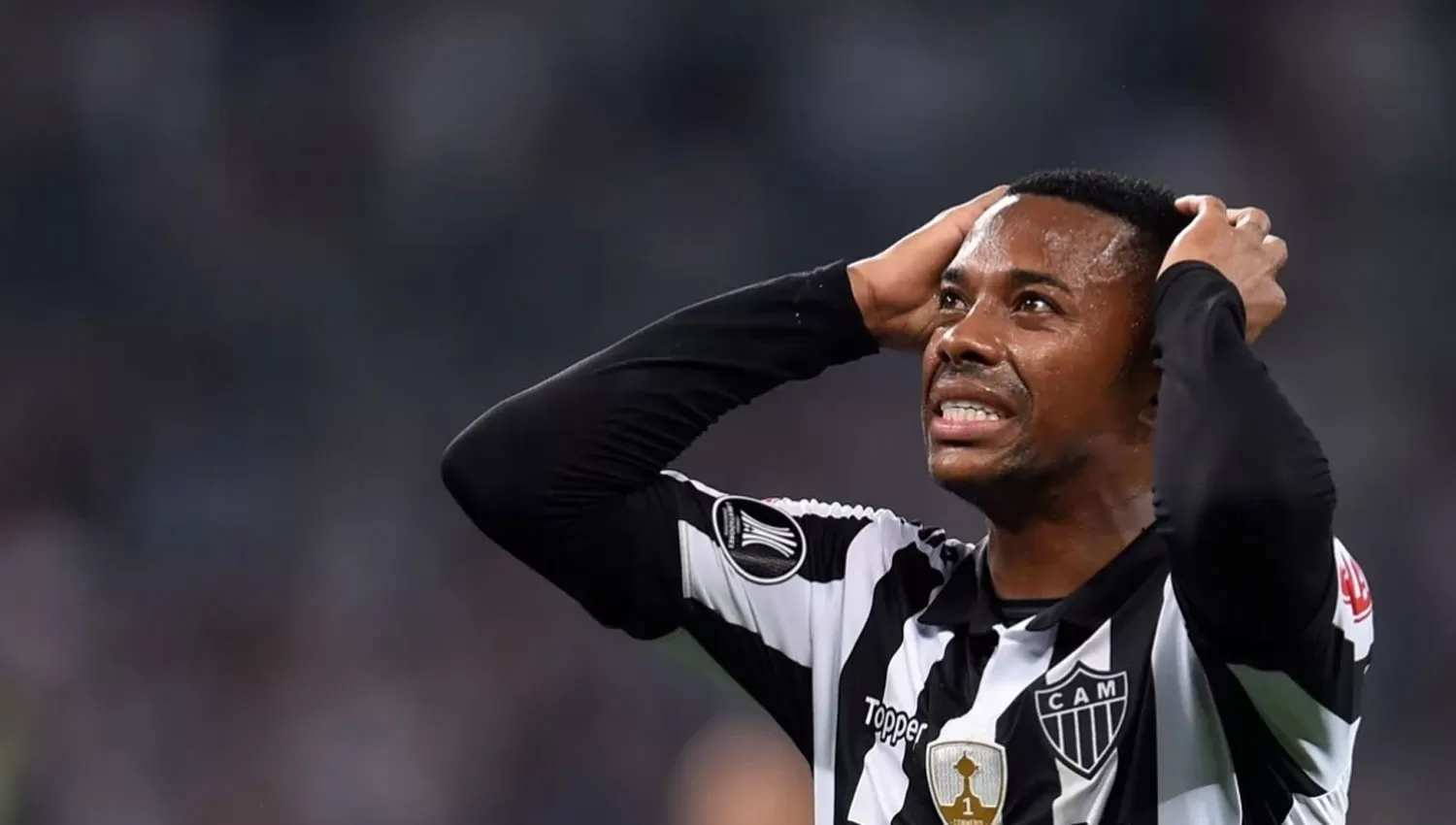 EN BRASIL. Robinho podría ser encarcelado si abandona su país debido a la condena de violación que pesa sobre él en Italia.