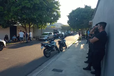 Video: el CEO de  Adhemar Capital tuvo que salir de su casa custodiado por la Policía