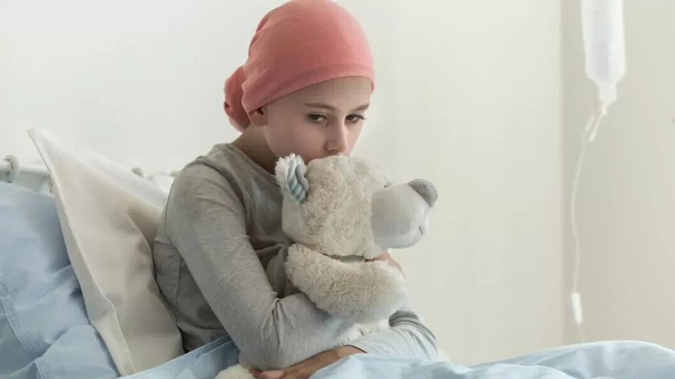 DESARRAIGO. Los chicos enfrentan no solo el cáncer sino también quedarse sin amigos, sin escuela, sin su lugar. 
